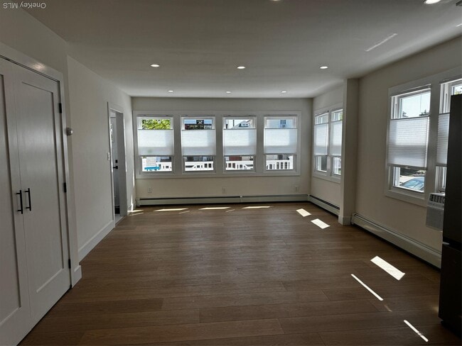 Building Photo - 253 W Market St