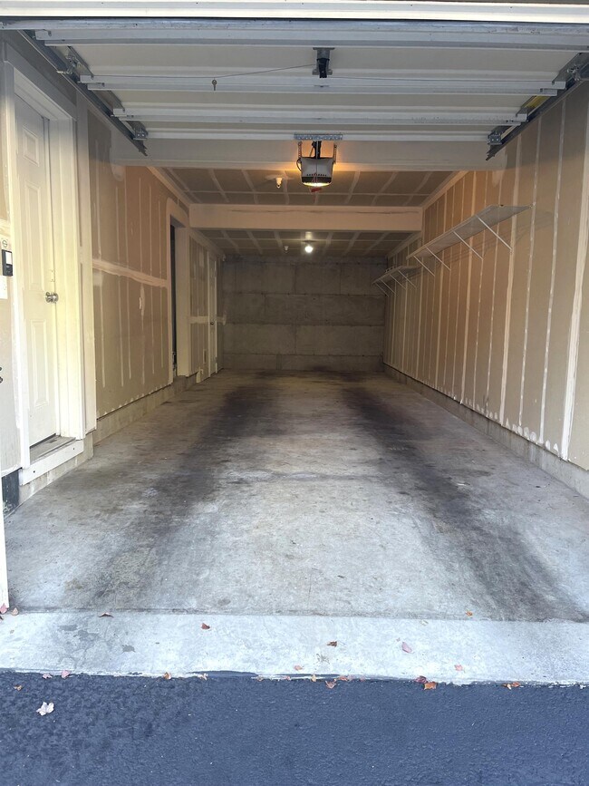 Building Photo - 10851 SW Canterbury Ln