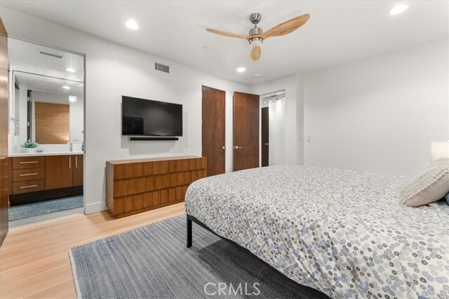 Building Photo - 228 38th St