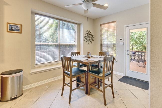 Building Photo - 10616 Big Thicket Dr