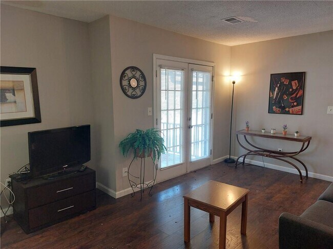 Building Photo - 3595 Woodbriar Cir