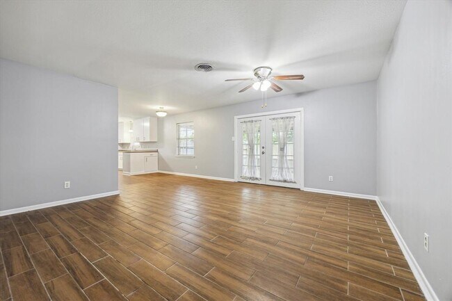 Building Photo - 5850 Ettrick Dr