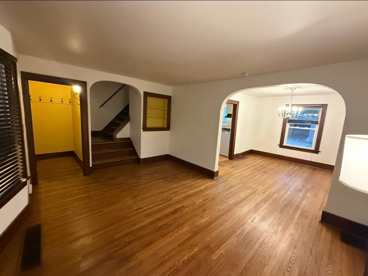 Building Photo - 144 Lasalle Ave