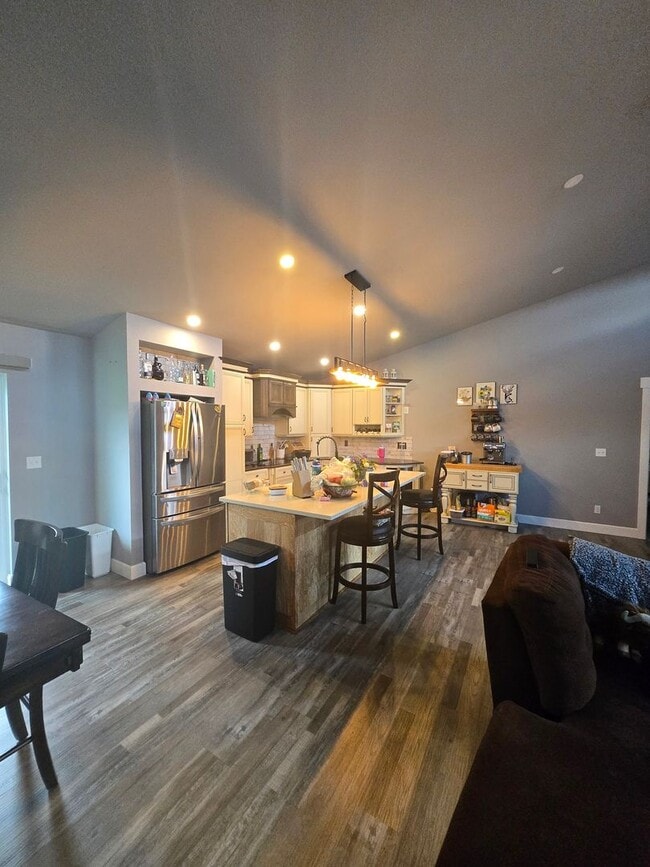 Building Photo - 3 Bedroom 2 Bath with Garage in Mossyrock