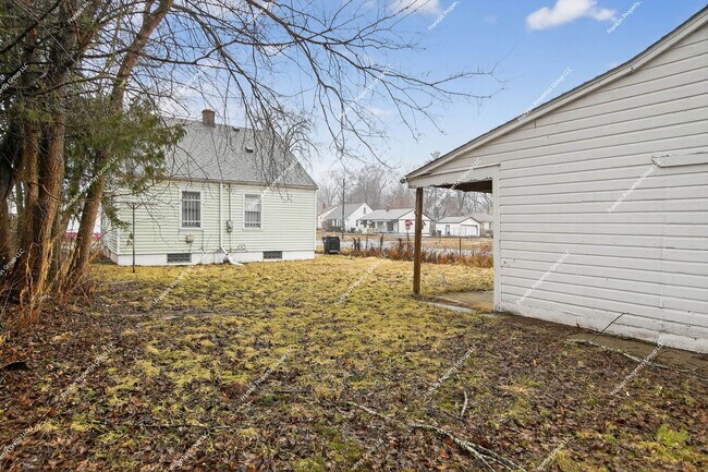 Building Photo - Charming Recently Renovated 3-Bedroom Bungalow in Detroit!