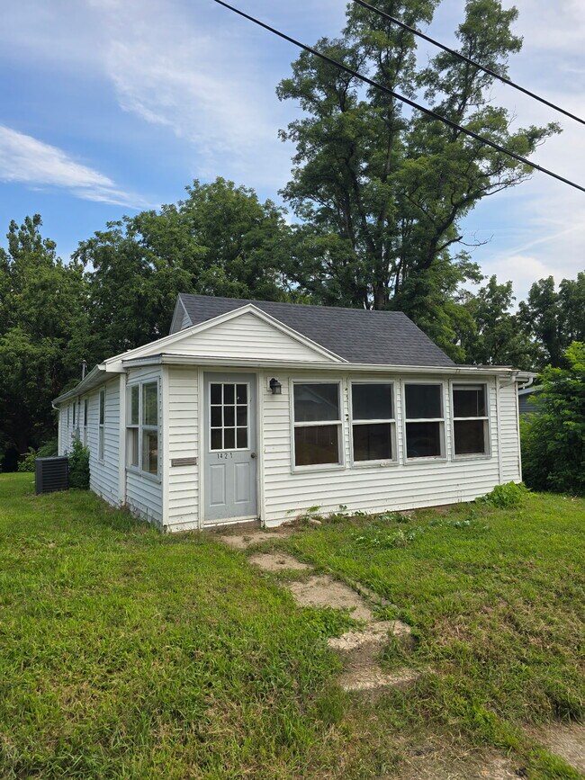 Primary Photo - 1412 E Elmhurst Ave
