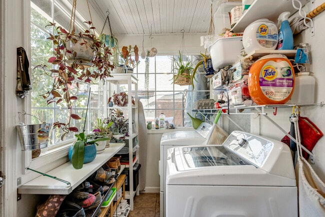 Building Photo - 5103 SE 64th Ave