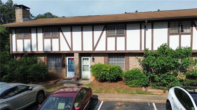 Primary Photo - 2956 N Dekalb Dr