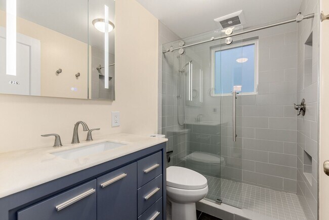 Building Photo - Greenlake Charming 3 Bedroom 1.75 Bath Huge Finished Family Room & Unfinished Basement