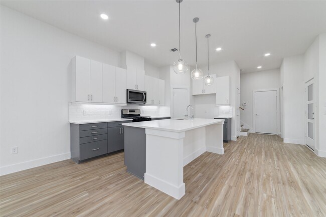 Building Photo - 2109 Holman St