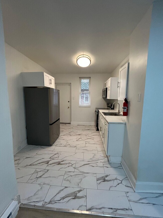 Building Photo - 2736 N Croskey St