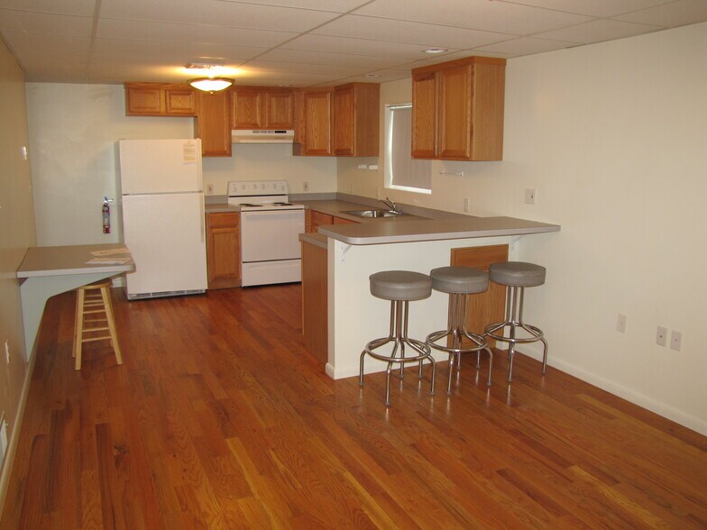 322C kitch - 322 S Burrowes St