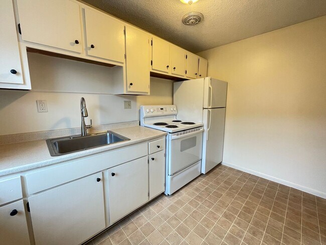 Building Photo - 183 Loudon Rd