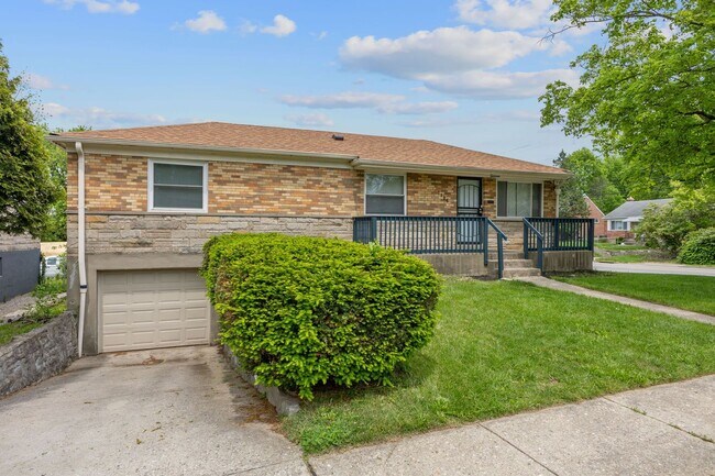 Building Photo - COLLEGE HILL- amazing 3 bedroom, 1.5 bathr...