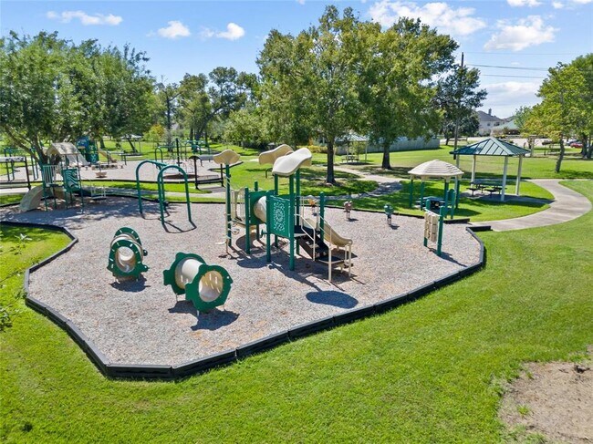 Building Photo - 2645 Lakeway Dr