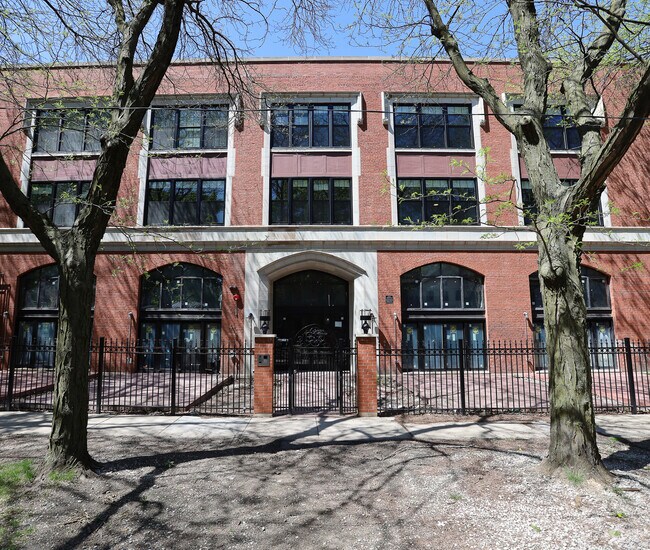 Primary Photo - 4046 N Hermitage Ave