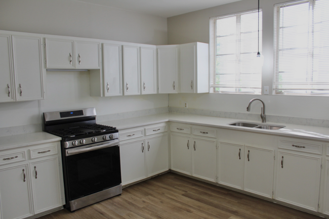 Building Photo - 1020 Kavanaugh Blvd