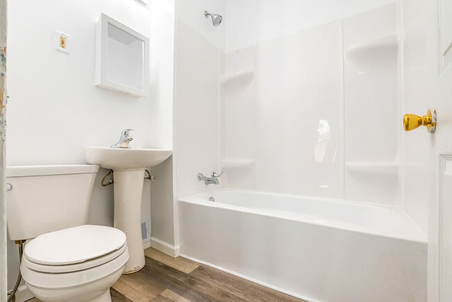 Building Photo - Home For Rent