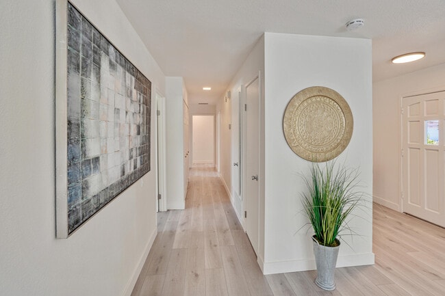 Building Photo - 74398 Myrsine Ave