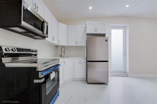 Building Photo - 10421 SW 184th St