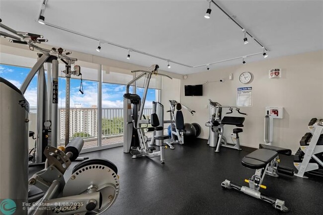 Building Photo - 2800 E Sunrise Blvd