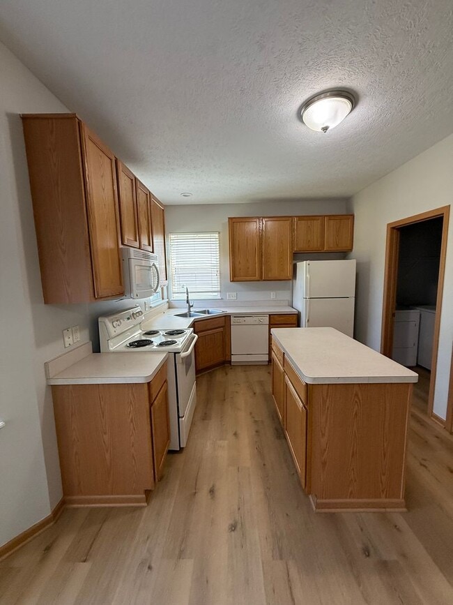 Building Photo - 4 Bedroom, 2.5 Bathroom House in Sycamore ...