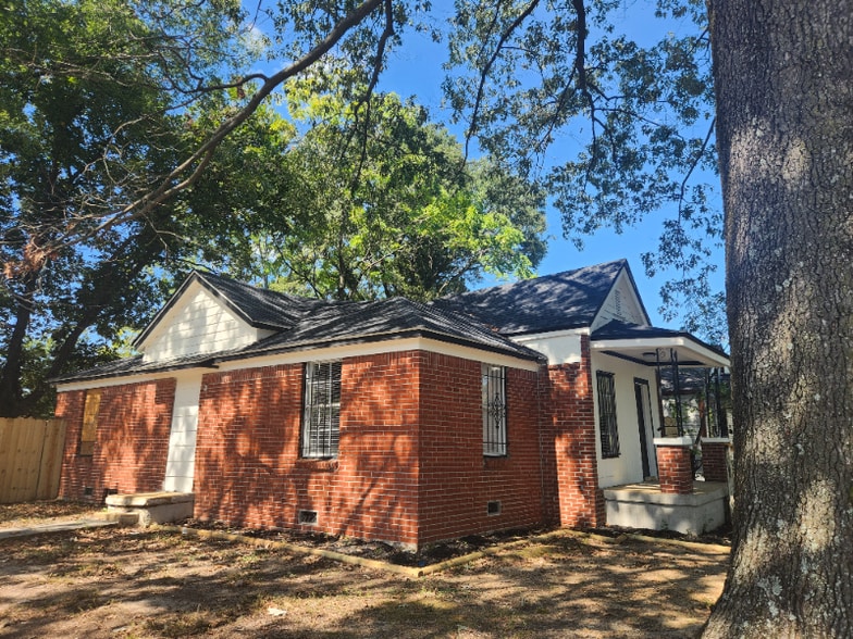 Primary Photo - 791 Hanley St