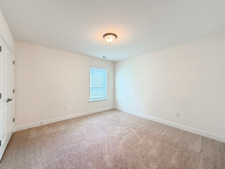 Building Photo - 563 Whitley Ridge Dr