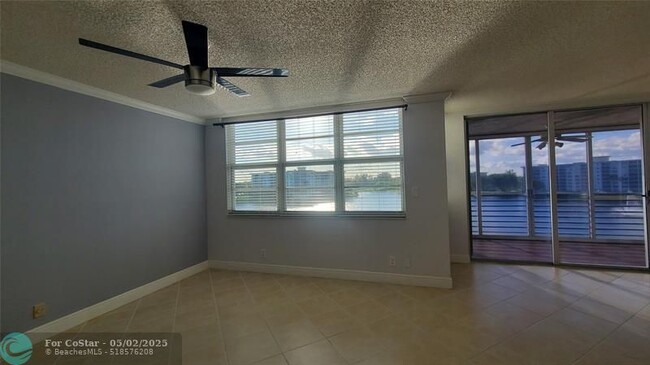 Building Photo - 3095 N Course Dr