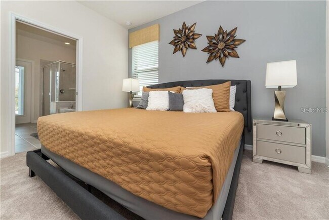 Building Photo - 8923 Zurich Ln