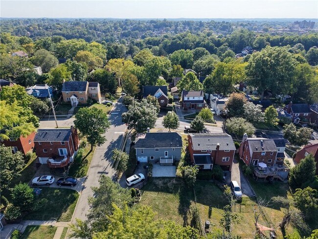 Building Photo - 261 Catalpa Pl