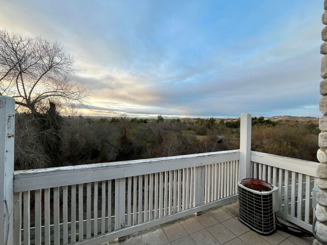 Building Photo - 2 Bedroom Condo in Oceanside with View