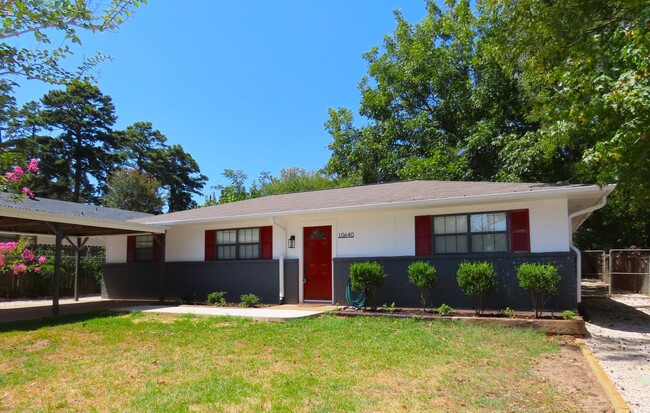 Primary Photo - Updated 3 Bedroom, 2 Bath Home w/Fenced Yard!