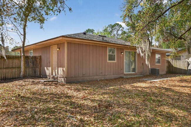Building Photo - Nice family home!