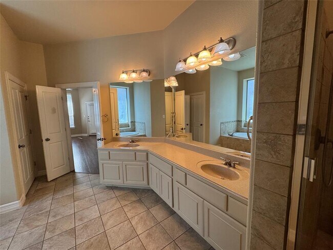 Building Photo - 1220 Pine Forest Cir