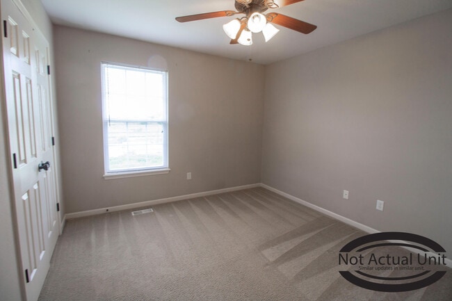 Building Photo - 5000 Derby Ridge Dr