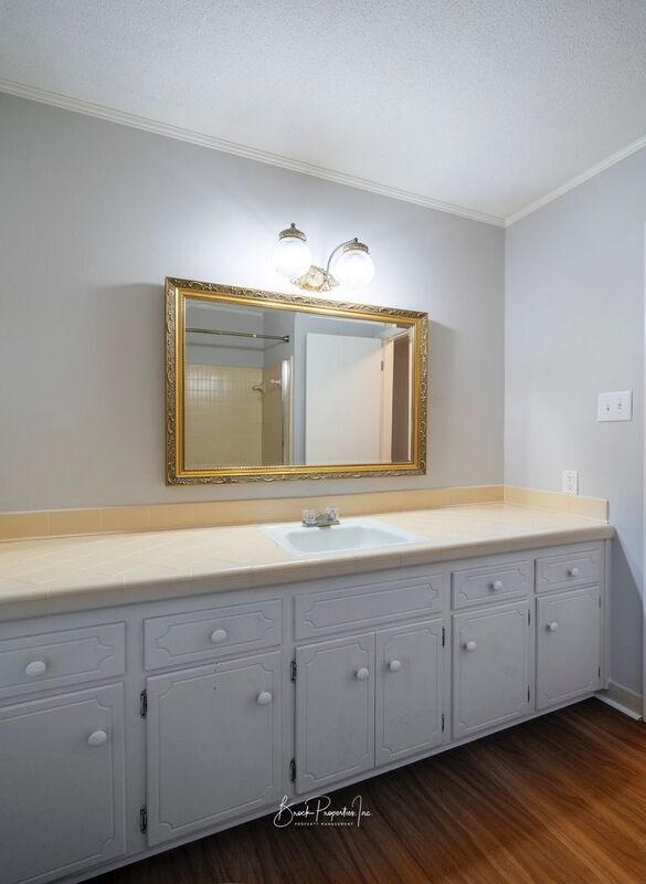 Building Photo - 6395 Duquesne Dr