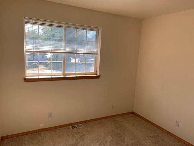 Building Photo - Newly remodel 4 bed 3 bath home in Shoreline