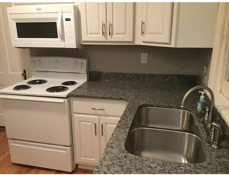 Building Photo - 701 Wilson St