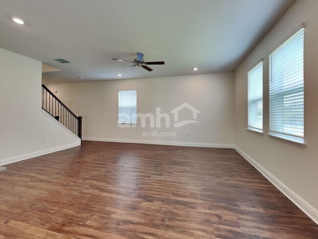 Building Photo - 27264 St Andrews Ave