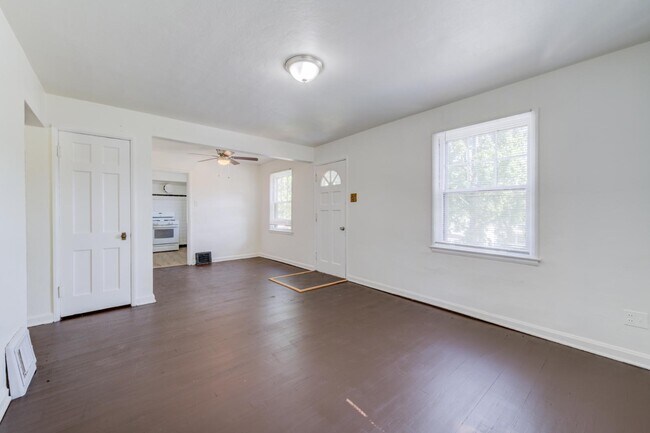 Building Photo - 7150 Manette Dr