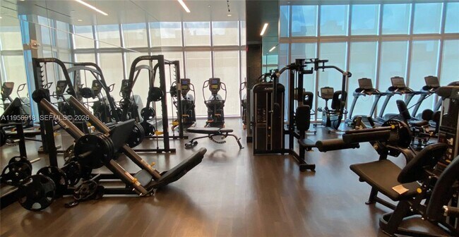 Building Photo - 851 NE 1st Ave