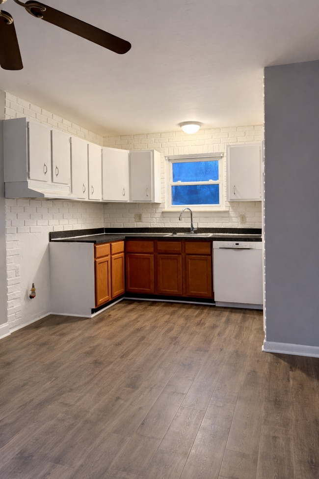 Building Photo - 2105 Council Ave