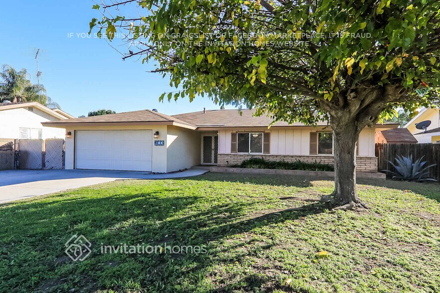 Building Photo - 41797 Royal Palm Dr