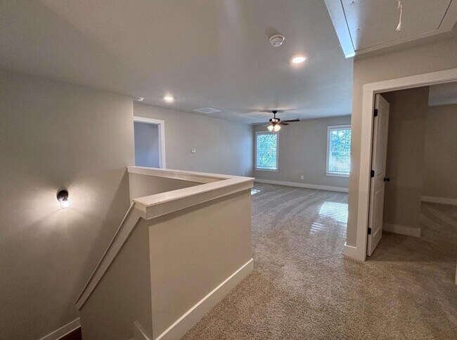 Building Photo - 173 Russell Way