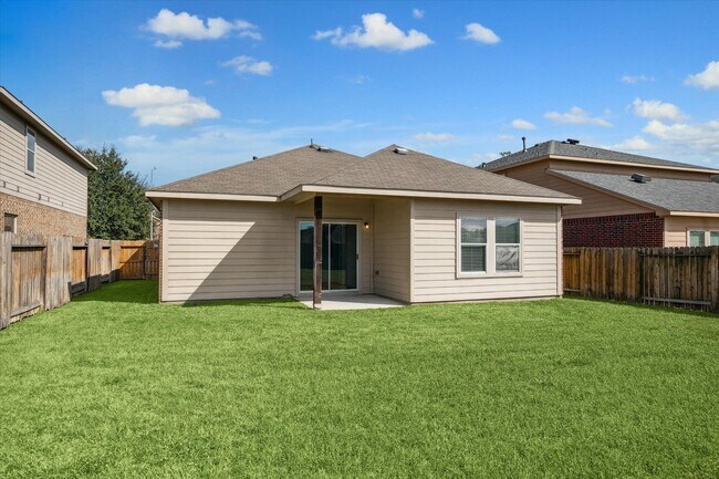 Building Photo - 24527 Sandusky Dr