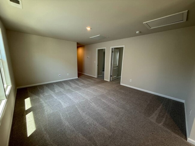 Building Photo - 749 Count Fleet Ct