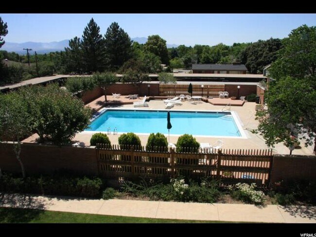 Building Photo - Foothill Condo