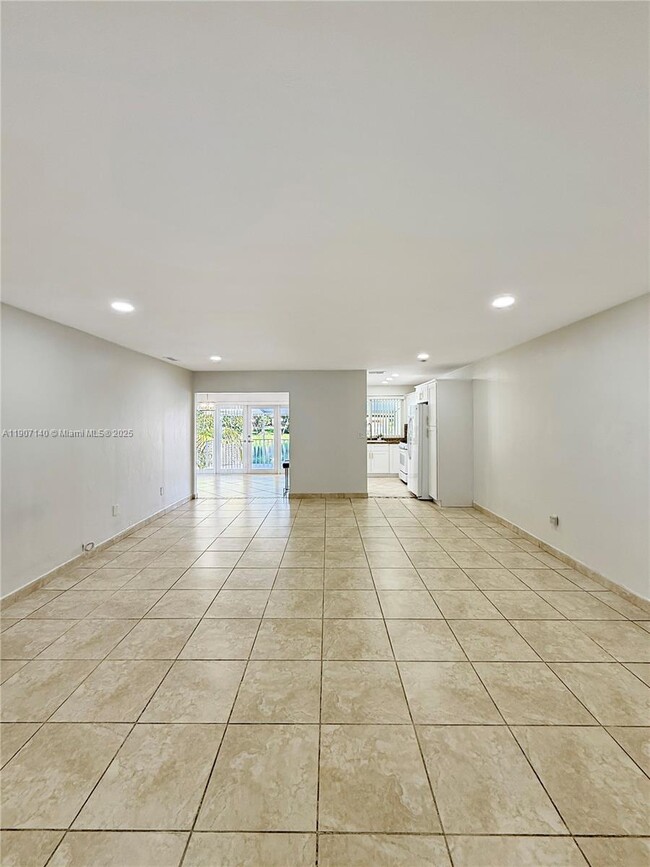 Building Photo - 6936 Holly Rd