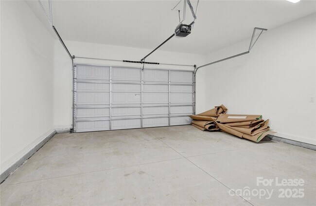 Building Photo - 4592 Kobus Ct.